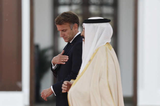 President Macron Visits Bahrain Bahrain s King Hamad bin Isa Al Khalifa welcomes French President Emmanuel Macron at Al-Sakhir Palace near Zallaq, Bahrain, October 20, 2026. Photo by Benoit Tessier Pool ABACAPRESS.COM Zallaq Bahrain  Copyright: xTessierxBenoit Pool ABACAx