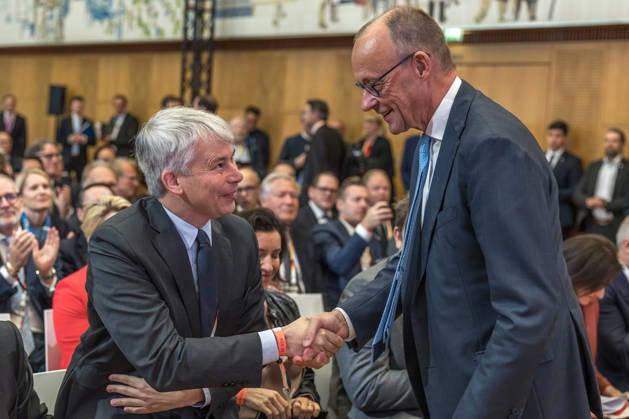 Invest in Germany Summit in Berlin German Chancellor Friedrich Merz (CDU) und Steffen Bilger (CDU), Federal Minister of Transport speaks at the Invest in Germany Summit on October 20, 2026 in Berlin. Bundeskanzler Friedrich Merz (CDU) und Steffen Bilger Bundesminister fuer Verkehr, spricht beim Invest in Germany Summit am 20.10.2026 in Berlin. Berlin Berlin Deutschland ESMT Berlin