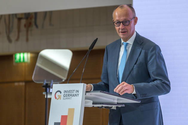Invest in Germany Summit in Berlin German Chancellor Friedrich Merz (CDU) speaks at the Invest in Germany Summit on October 20, 2026 in Berlin. Bundeskanzler Friedrich Merz (CDU) spricht beim Invest in Germany Summit am 20.10.2026 in Berlin. Berlin Berlin Deutschland ESMT Berlin