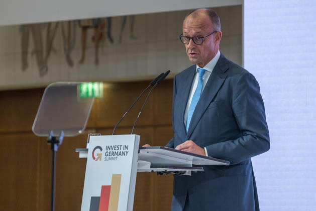 Invest in Germany Summit in Berlin German Chancellor Friedrich Merz (CDU) speaks at the Invest in Germany Summit on October 20, 2026 in Berlin. Bundeskanzler Friedrich Merz (CDU) spricht beim Invest in Germany Summit am 20.10.2026 in Berlin. Berlin Berlin Deutschland ESMT Berlin