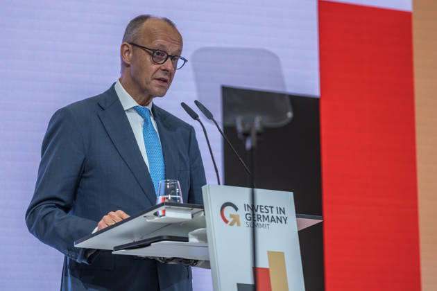 Invest in Germany Summit in Berlin German Chancellor Friedrich Merz (CDU) speaks at the Invest in Germany Summit on October 20, 2026 in Berlin. Bundeskanzler Friedrich Merz (CDU) spricht beim Invest in Germany Summit am 20.10.2026 in Berlin. Berlin Berlin Deutschland ESMT Berlin