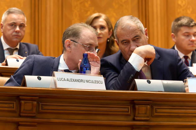 Luca Niculescu New Romanian Prime Minister Vote in Paliament Bucharest, Romania. 20th Oct, 2026: Luca Niculescu (L), prime minister‘designate, speaks with Marian Neacsu (R) during the vote on his cabinet in the Romanian Parliament. Bucharest Romania Copyright: xLucianxAlecux