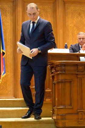 Luca Niculescu New Romanian Prime Minister Vote in Paliament Bucharest, Romania. 20th Oct, 2026: Luca Niculescu, prime minister‘designate, attends the vote on his cabinet in the Romanian Parliament. Bucharest Romania Copyright: xLucianxAlecux