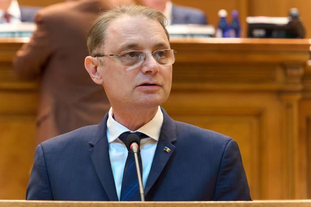 Luca Niculescu New Romanian Prime Minister Vote in Paliament Bucharest, Romania. 20th Oct, 2026: Luca Niculescu, prime minister‘designate, speaks during the vote on his cabinet in the Romanian Parliament. Bucharest Romania Copyright: xLucianxAlecux