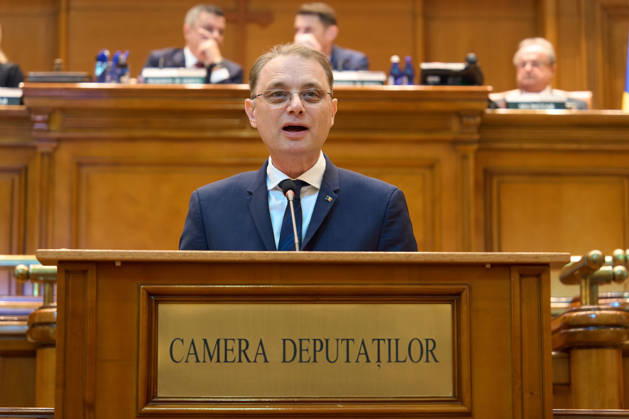 Luca Niculescu New Romanian Prime Minister Vote in Paliament Bucharest, Romania. 20th Oct, 2026: Luca Niculescu, prime minister‘designate, speaks during the vote on his cabinet in the Romanian Parliament. Bucharest Romania Copyright: xLucianxAlecux