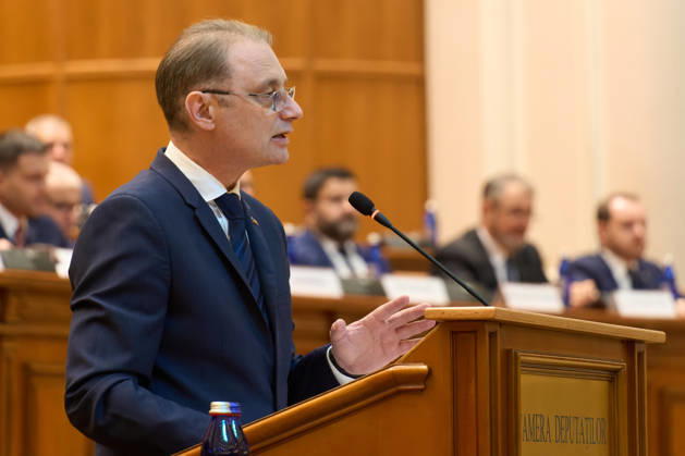 Luca Niculescu New Romanian Prime Minister Vote in Paliament Bucharest, Romania. 20th Oct, 2026: Luca Niculescu, prime minister‘designate, speaks during the vote on his cabinet in the Romanian Parliament. Bucharest Romania Copyright: xLucianxAlecux