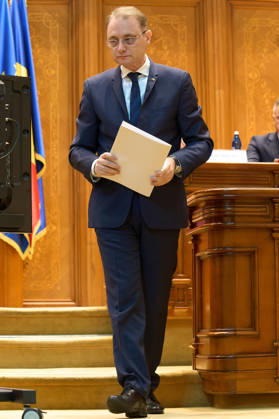 Luca Niculescu New Romanian Prime Minister Vote in Paliament Bucharest, Romania. 20th Oct, 2026: Luca Niculescu, prime minister‘designate, attends the vote on his cabinet in the Romanian Parliament. Bucharest Romania Copyright: xLucianxAlecux