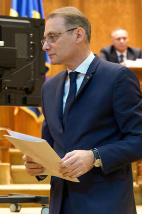Luca Niculescu New Romanian Prime Minister Vote in Paliament Bucharest, Romania. 20th Oct, 2026: Luca Niculescu, prime minister‘designate, attends the vote on his cabinet in the Romanian Parliament. Bucharest Romania Copyright: xLucianxAlecux