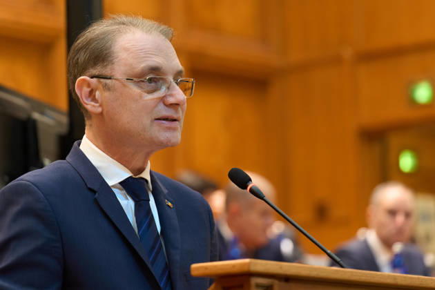 Luca Niculescu New Romanian Prime Minister Vote in Paliament Bucharest, Romania. 20th Oct, 2026: Luca Niculescu, prime minister‘designate, speaks during the vote on his cabinet in the Romanian Parliament. Bucharest Romania Copyright: xLucianxAlecux