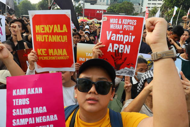 October 20, 2026, Jakarta, Indonesia: Students and civil society groups stage a protest at Tugu Tani, Central Jakarta, voicing concerns over government policies, environmental issues, and social inequality. Jakarta Indonesia  - ZUMAp146 20261020_zap_p146_038 Copyright: xDennyxPohanx