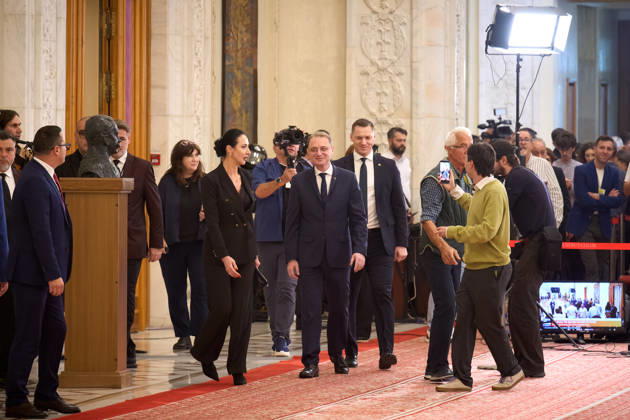 Luca Niculescu New Romanian Prime Minister After Confidence Vote Bucharest, Romania. 20th Oct, 2026: Luca Niculescu (C), Romania s new prime minister, leaves after receiving the confidence vote in the Romanian Parliament. Bucharest Romania Copyright: xLucianxAlecux