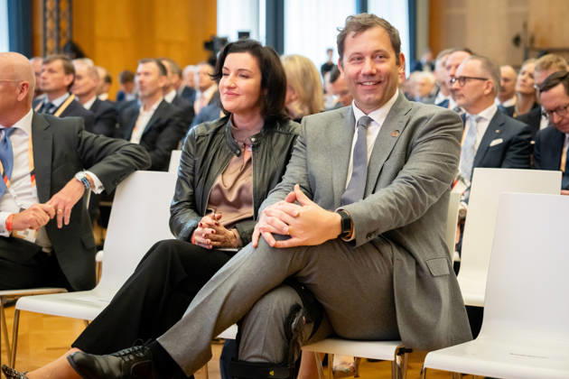 Invest in Germany Summit, Berlin, ESMT Invest in Germany Summit, Berlin, ESMT, Lars Klingbeil, Bundesfinanzminister Dorothee Bär, Bundesforschungsministerin Berlin Berlin GER