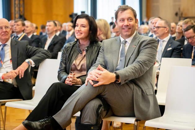 Invest in Germany Summit, Berlin, ESMT Invest in Germany Summit, Berlin, ESMT, Lars Klingbeil, Bundesfinanzminister Dorothee Bär, Bundesforschungsministerin Berlin Berlin GER