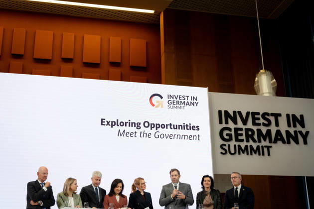 Invest in Germany Summit, Berlin, ESMT Invest in Germany Summit, Berlin, ESMT, Friedrich Merz, Bundeskanzler Katherina Reiche, Bundeswirtschaftsministerin Lars Klingbeil, Bundesfinanzminister Steffen Bilger, Bundesverkehrsminister Dorothee Bär, Bundesforschungsministerin Verena Hubertz, Bundesbauministerin Karsten Wildberger, Bundesdigitalminister Martin Blessing, Sonderbeauftragter für Investitionen Berlin Berlin GER