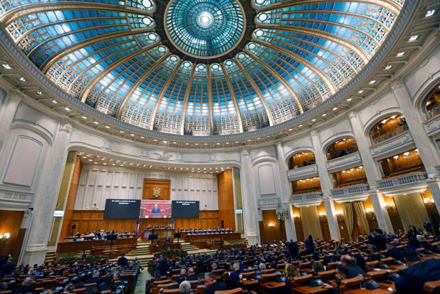 (261020) -- BUCHAREST, Oct. 20, 2026 -- Romanian Prime Minister designate Luca Niculescu delivers a speech during a confidence vote session at Parliament in Bucharest, Romania, Oct. 20, 2026. Romanian parliament approved Luca Niculescu s government on Tuesday, ending a political crisis that has lasted nearly six months. According to Romania s national news agency Agerpres, of 338 valid votes cast, 280 lawmakers voted in favor of the government s investiture while 58 voted against. (Photo by Xinhua) ROMANIA-BUCHAREST-PARLIAMENT-GOVERNMENT-APPROVAL CristianxCristel 