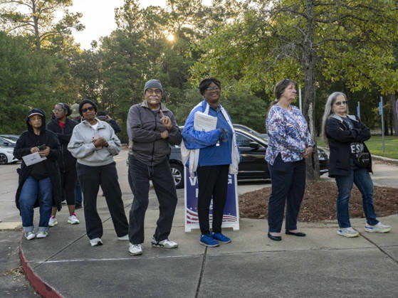 October 20, 2026, Shreveport, Louisiana, USA: Voters wait in line for the opening of the polls on the first day of early vote in Louisiana. Voters are casting their ballots in a highly watched Senate race and in redrawn congressional districts due to the U.S. Supreme CourtÕs Louisiana v. Callais decision, which struck down the stateÕs Congressional map that had created a second majority-Black district. Shreveport USA - ZUMAd155 20261020_znp_d155_013 Copyright: xSuexDorfmanx