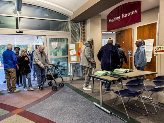 October 20, 2026, Shreveport, Louisiana, USA: Polls open on the first day of early vote in Louisiana. Those needing assistance are moved to the front of the line. Voters are casting their ballots in a highly watched Senate race and in redrawn congressional districts due to the U.S. Supreme CourtÕs Louisiana v. Callais decision, which struck down the stateÕs Congressional map that had created a second majority-Black district. Shreveport USA - ZUMAd155 20261020_znp_d155_022 Copyright: xSuexDorfmanx