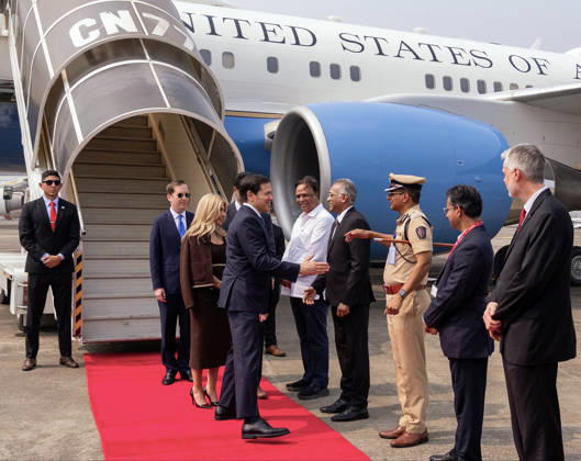 RECORD DATE NOT STATED U.S. Secretary of State Marco Rubio arrives in Mumbai Mumbai, Oct 20 (ANI): U.S. Secretary of State Marco Rubio and his wife Jeanette Dousdebes Rubio receive a warm welcome upon their arrival at the airport, in Mumbai on Tuesday. U.S. Ambassador to India Sergio Gor present. (@USAmbIndia X ANI Photo) Mumbai Maharashtra India Copyright: xANIx ANI_20261020088