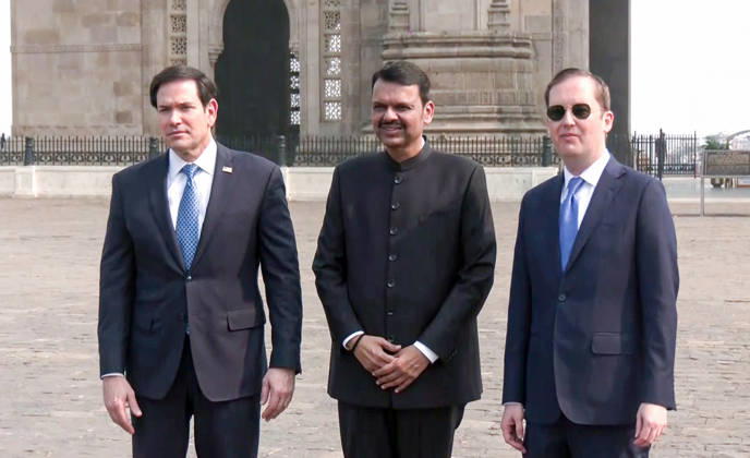 RECORD DATE NOT STATED U.S. Secretary of State Marco Rubio in Mumbai Mumbai, Oct 20 (ANI): Maharashtra Chief Minister Devendra Fadnavis poses for a photo with U.S. Secretary of State Marco Rubio and U.S. Ambassador to India Sergio Gor at Gateway of India, in Mumbai on Tuesday. (ANI Video Grab) Mumbai Maharashtra India Copyright: xANIx ANI_20261020135