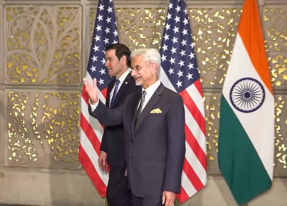 RECORD DATE NOT STATED EAM S. Jaishankar meets US Secretary of State, Marco Rubio Mumbai, Oct 20 (ANI): External Affairs Minister S. Jaishankar meets US Secretary of State, Marco Rubio, in Mumbai on Tuesday. (ANI Video Grab) Mumbai Maharashtra India Copyright: xANIx ANI_20261020238