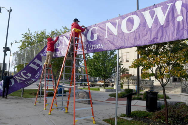 October 20, 2026, Racine, Wisconsin, USA: Workers put up a large banner announcing the start of voting as voters come to Racine City Hall Tuesday morning October 20, 2026 on the first day of early voting in Wisconsin for the midterm elections. There are two closely watched Congressional races, including the First District which includes Racine, and a contentious gubernatorial race on the ballot. Racine USA  - ZUMAh154 20261020_znp_h154_003 Copyright: xMarkxHertzbergx