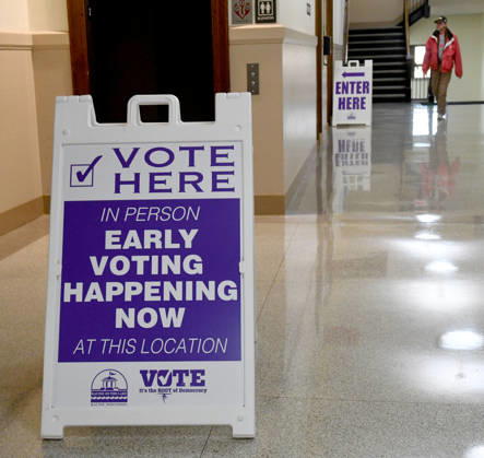 October 20, 2026, Racine, Wisconsin, USA: Voters come to Racine City Hall Tuesday morning October 20, 2026 on the first day of early voting in Wisconsin for the midterm elections. There are two closely watched Congressional races, including the First District which includes Racine, and a contentious gubernatorial race on the ballot. Racine USA - ZUMAh154 20261020_znp_h154_011 Copyright: xMarkxHertzbergx