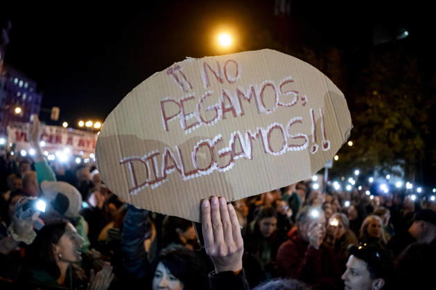 Protest Against Violence During the Education Strike Demonstrations in Madrid Hundreds of people gathered to protest the violence perpetrated against education protesters during the education strike demonstrations in Madrid on October 20, 2026, in Madrid, Spain. The demonstration follows incidents yesterday caused by the police after they charged at peaceful protesters outside an event attended by the president of the Autonomous Community. OCTOBER 20, 2026 A Pé Madrid Madrid, Spain  Copyright: xA.xPÃ rezxMecax 7858217