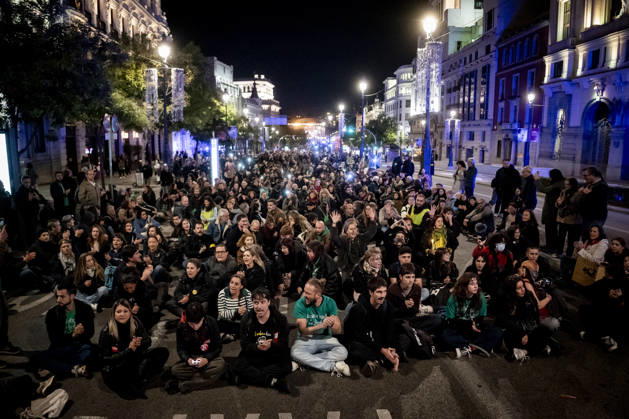 Protest Against Violence During the Education Strike Demonstrations in Madrid Hundreds of people gathered to protest the violence perpetrated against education protesters during the education strike demonstrations in Madrid on October 20, 2026, in Madrid, Spain. The demonstration follows incidents yesterday caused by the police after they charged at peaceful protesters outside an event attended by the president of the Autonomous Community. OCTOBER 20, 2026 A Pé Madrid Madrid, Spain  Copyright: xA.xPÃ rezxMecax 7858221