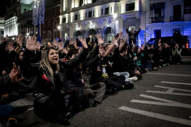 Protest Against Violence During the Education Strike Demonstrations in Madrid Hundreds of people gathered to protest the violence perpetrated against education protesters during the education strike demonstrations in Madrid on October 20, 2026, in Madrid, Spain. The demonstration follows incidents yesterday caused by the police after they charged at peaceful protesters outside an event attended by the president of the Autonomous Community. OCTOBER 20, 2026 A Pé Madrid Madrid, Spain  Copyright: xA.xPÃ rezxMecax 7858222