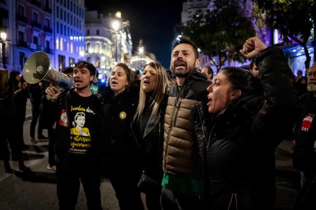 Protest Against Violence During the Education Strike Demonstrations in Madrid Hundreds of people gathered to protest the violence perpetrated against education protesters during the education strike demonstrations in Madrid on October 20, 2026, in Madrid, Spain. The demonstration follows incidents yesterday caused by the police after they charged at peaceful protesters outside an event attended by the president of the Autonomous Community. OCTOBER 20, 2026 A Pé Madrid Madrid, Spain  Copyright: xA.xPÃ rezxMecax 7858225