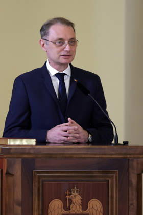 (261020) -- BUCHAREST, Oct. 20, 2026 -- Romania s new Prime Minister Luca Niculescu gives a speech during a swearing-in ceremony at the Cotroceni Palace in Bucharest, Romania, on Oct. 20, 2026. Romania s new government led by Luca Niculescu took the oath of office before Romanian President Nicusor Dan at the Cotroceni Palace on Tuesday evening. (Photo by Xinhua) ROMANIA-BUCHAREST-NEW GOVERNMENT CristianxCristel 