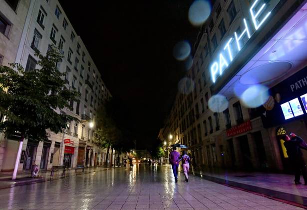 Lyon Curfew PHOTOPQR LE PROGRES Stéphane GUIOCHON Lyon 2nd District October 20, 2026 Lyon Curfew In the streets of Lyon, from Place Carnot through Place Bellecour and Rue de la République, Place des Jacobins, and Place de la République, law enforcement officers are patrolling to enforce the curfew in Lyon following the riots of October 17, 2026, in Lyon’s 2nd Arrondissement, October 20, 2026 – Curfew in Lyon Law enforcement officers are patrolling the streets of Lyon—covering the area from Place Carnot, through Place Bellecour, Rue de la République, and Place des Jacobins to Place de la République—to enforce a curfew following the riots of October 17, 2026. Lyon 2nd Arrondissement, Rhône, Rhône-Alpes, France Copyright: xPHOTOPQR LExPROGRES MAXPPPxStéphanexGUIOCHONx 20261020LPL7386 20261020LPL7386