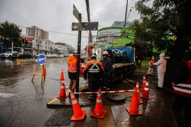 Santiago, October 20, 2026: Flooding on Gran Avenida causes water to pool in the Line 2 Metro station in Santiago as a result of the rains. Diego Martin Aton Chile, Aton 1201170 jpeg  Copyright: DIEGOxMARTIN ATONxCHILE