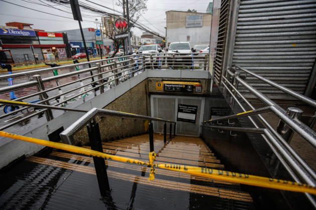 Santiago, October 20, 2026: Flooding on Gran Avenida causes waterlogging at the Departamental station on Line 2 of the Santiago Metro due to heavy rains. Diego Martin Aton Chile, Aton 1201172 jpeg  Copyright: DIEGOxMARTIN ATONxCHILE