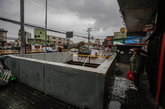 Santiago, October 20, 2026: Flooding on Gran Avenida causes water to pool in the Departmental station on Line 2 of the Santiago Metro due to heavy rains. Diego Martin Aton Chile, Aton 1201175 jpeg  Copyright: DIEGOxMARTIN ATONxCHILE