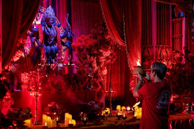 October 20, 2026, Bangkok, Thailand: BANGKOK, THAILAND OCTOBER 20, 2026: Hindu devotees and members of the public gather for the annual Navaratri procession marking Vijayadashami at Sri Maha Mariamman Temple, widely known as Wat Khaek, on Silom Road in Bangkok. Bangkok Thailand - ZUMAq101 20261020_zna_q101_244 Copyright: xThanatchanontxJiraworathanakulx