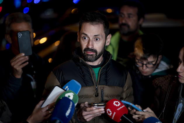 Protest against the violence suffered during the demonstrations for the education strike in Madrid. Guillermo Blanco, spokesperson for Queremos FP, speaks to the press, before a demonstration against the violence directed at education protesters during the education strike rallies in Madrid, on October 20, 2026, in Madrid, Spain. The demonstration follows incidents yesterday caused by the police after they charged at peaceful protesters outside an event attended by the president of the Autonomous Community. OCTOBER 20, 2026, A Pé Madrid, Madrid, Spain Copyright: xA.xPÃ rezxMecax 7858372