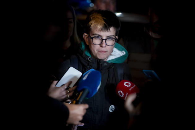 Protest against the violence suffered during the demonstrations for the education strike in Madrid. Clara Saralegui, spokesperson for Menos Lectivas, speaks to the press, before a demonstration against the violence inflicted on education protesters during the education strike rallies in Madrid, on October 20, 2026, in Madrid, Spain. The demonstration follows incidents yesterday caused by the police after they charged at peaceful protesters outside an event attended by the president of the Autonomous Community. OCTOBER 20, 2026, A Pé Madrid, Madrid, Spain Copyright: xA.xPÃ rezxMecax 7858376
