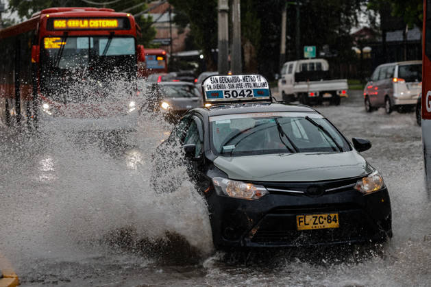 Santiago, October 20, 2026: Flooding at the intersection of Gran Avenida and Los Aviadores streets during the storm front affecting the metropolitan region. Diego Martin, Aton, Chile; Santiago, Chile. Aton 1201227.jpeg  Copyright: DIEGOxMARTIN ATONxCHILE