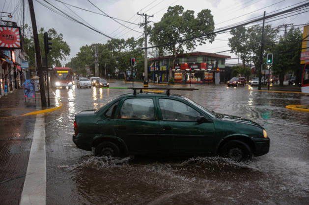 Santiago, October 20, 2026: Flooding at the intersection of Gran Avenida and Los Aviadores streets during the storm front affecting the metropolitan region. Diego Martin, Aton, Chile; Santiago, Chile. Aton 1201228.jpeg  Copyright: DIEGOxMARTIN ATONxCHILE