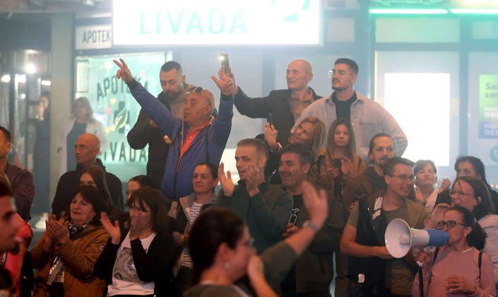 20.10.2026 Indjija(Serbia) Politics Life Pre election campaign, student list nr.3 students winning. People support students during their walk from Novi Sad to Belgrade.