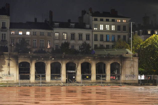 France extends curfews in several cities in wake of weekend violence LYON, FRANCE - OCTOBER 20: A view from part of Lyon s Presqu ile as a curfew goes into effect for the second consecutive night from 9 pm to 6 am by order of Rhone prefect Etienne Guyot, barring people from moving around or remaining on public streets within the Cordeliers, Bellecour and Ainay areas, excluding Place des Terreaux, while bars, restaurants, cinemas, theatres and public transport remain operational following previous violence, damage, and looting, on October 20, 2026. Mathieu Prudhomme Anadolu Lyon France. Editorial use only. Please get in touch for any other usage. Copyright: x2026xAnadoluxMathieuxPrudhommex