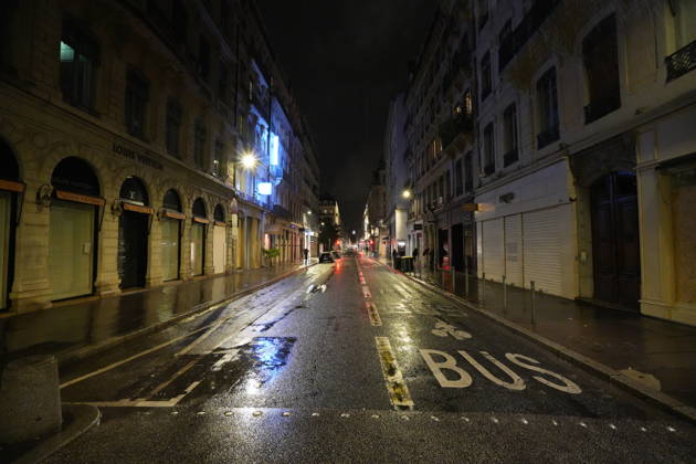 France extends curfews in several cities in wake of weekend violence LYON, FRANCE - OCTOBER 20: A view from part of Lyon s Presqu ile as a curfew goes into effect for the second consecutive night from 9 pm to 6 am by order of Rhone prefect Etienne Guyot, barring people from moving around or remaining on public streets within the Cordeliers, Bellecour and Ainay areas, excluding Place des Terreaux, while bars, restaurants, cinemas, theatres and public transport remain operational following previous violence, damage, and looting, on October 20, 2026. Mathieu Prudhomme Anadolu Lyon France. Editorial use only. Please get in touch for any other usage. Copyright: x2026xAnadoluxMathieuxPrudhommex