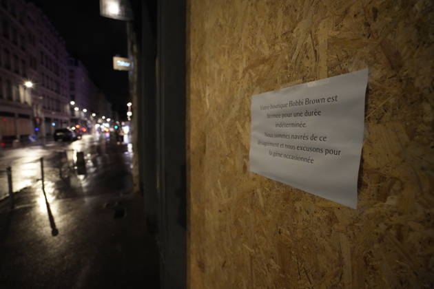 France extends curfews in several cities in wake of weekend violence LYON, FRANCE - OCTOBER 20: A view from part of Lyon s Presqu ile as a curfew goes into effect for the second consecutive night from 9 pm to 6 am by order of Rhone prefect Etienne Guyot, barring people from moving around or remaining on public streets within the Cordeliers, Bellecour and Ainay areas, excluding Place des Terreaux, while bars, restaurants, cinemas, theatres and public transport remain operational following previous violence, damage, and looting, on October 20, 2026. Mathieu Prudhomme Anadolu Lyon France. Editorial use only. Please get in touch for any other usage. Copyright: x2026xAnadoluxMathieuxPrudhommex