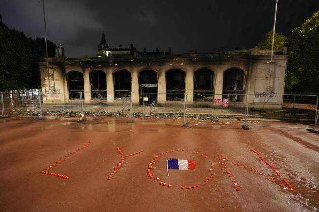 France extends curfews in several cities in wake of weekend violence LYON, FRANCE - OCTOBER 20: A view from part of Lyon s Presqu ile as a curfew goes into effect for the second consecutive night from 9 pm to 6 am by order of Rhone prefect Etienne Guyot, barring people from moving around or remaining on public streets within the Cordeliers, Bellecour and Ainay areas, excluding Place des Terreaux, while bars, restaurants, cinemas, theatres and public transport remain operational following previous violence, damage, and looting, on October 20, 2026. Mathieu Prudhomme Anadolu Lyon France. Editorial use only. Please get in touch for any other usage. Copyright: x2026xAnadoluxMathieuxPrudhommex