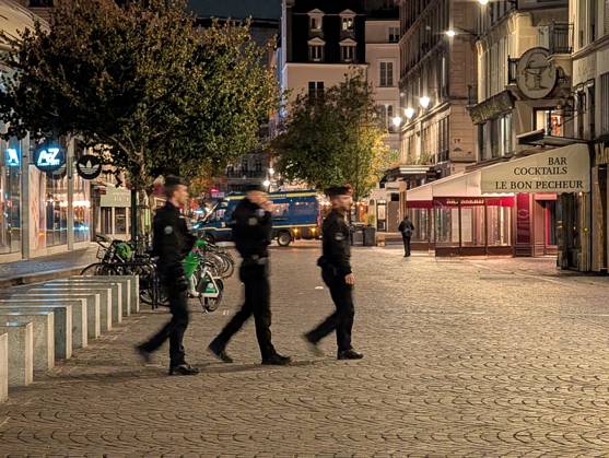 News Bilder des Tages France extends curfews in several cities in wake of weekend violence PARIS, FRANCE - OCTOBER 21: A view from part of Paris, France, as a curfew goes into effect for the second consecutive night by order of local authorities, barring people from moving around or remaining on public streets following previous violence, damage, and looting, on October 21, 2026. In Paris, the police prefecture extended the curfew to Place de la Republique and parts of the Les Halles district, from 11 pm local time Tuesday until 6 am Wednesday, according to news portal France Info. Luc Auffret Anadolu Paris France. Editorial use only. Please get in touch for any other usage.  Copyright: x2026xAnadoluxLucxAuffretx