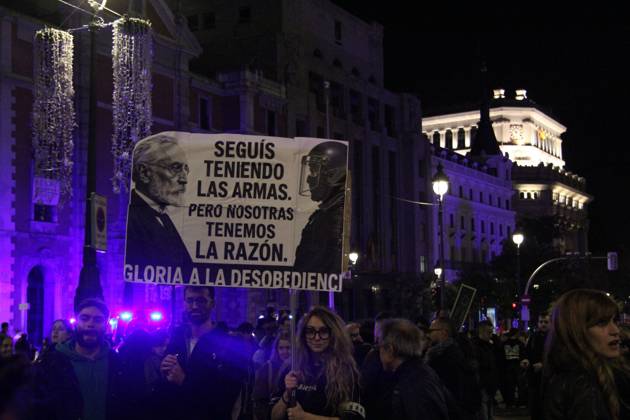 Madrid Teachers Protest Police Violence MADRID, SPAIN, OCTOBER 20, 2026: Teachers demonstrate against police interventions during previous education protests in Madrid. The march takes place amid an indefinite public education strike demanding better working conditions and increased resources for schools. Madrid Spain Copyright: x xAlejandroxDanielxArnautux xJNAxPressx