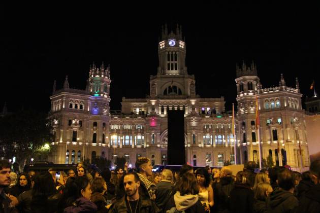 Madrid Teachers Protest Police Violence MADRID, SPAIN, OCTOBER 20, 2026: Teachers demonstrate against police interventions during previous education protests in Madrid. The march takes place amid an indefinite public education strike demanding better working conditions and increased resources for schools. Madrid Spain Copyright: x xAlejandroxDanielxArnautux xJNAxPressx