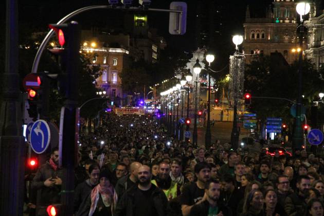Madrid Teachers Protest Police Violence MADRID, SPAIN, OCTOBER 20, 2026: Teachers demonstrate against police interventions during previous education protests in Madrid. The march takes place amid an indefinite public education strike demanding better working conditions and increased resources for schools. Madrid Spain Copyright: x xAlejandroxDanielxArnautux xJNAxPressx