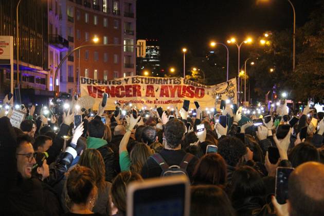 Madrid Teachers Protest Police Violence MADRID, SPAIN, OCTOBER 20, 2026: Teachers demonstrate against police interventions during previous education protests in Madrid. The march takes place amid an indefinite public education strike demanding better working conditions and increased resources for schools. Madrid Spain Copyright: x xAlejandroxDanielxArnautux xJNAxPressx